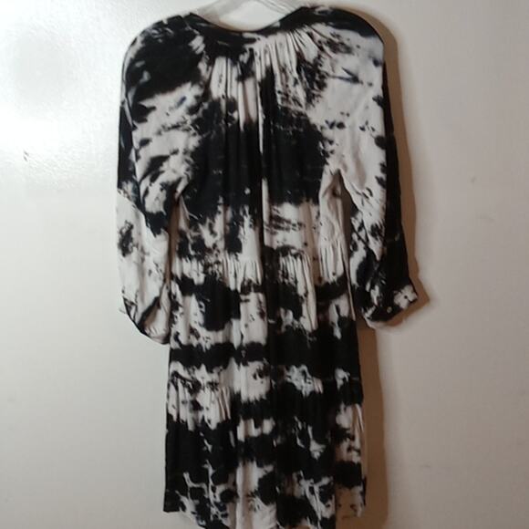 Area Women's Printed Three Quarter Sleeve V-neck Mini Dress. SMALL 100% Viscose - Picture 5 of 8